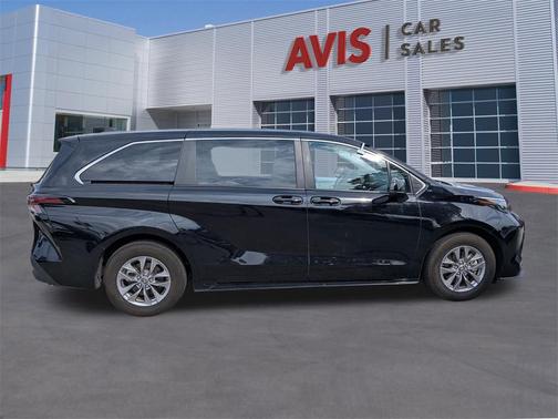 2025 Toyota Sienna LE