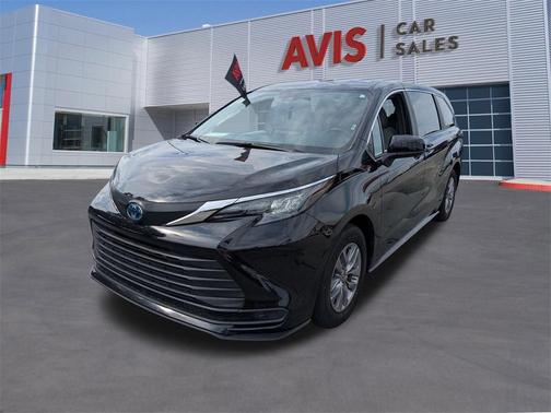 2025 Toyota Sienna LE