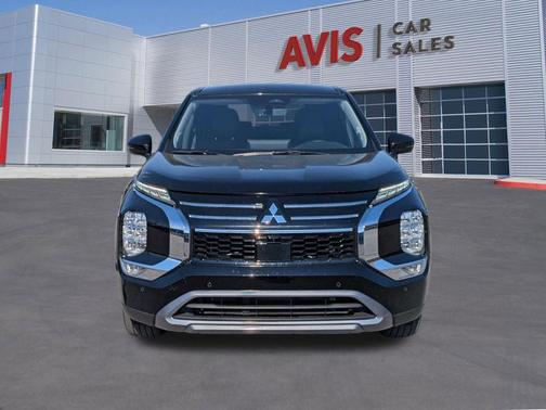 Labrador Black Pearl 2025 Mitsubishi Outlander SE 2.5 2WD