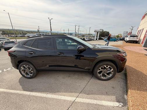 Black Metallic 2025 Chevrolet Trax LT