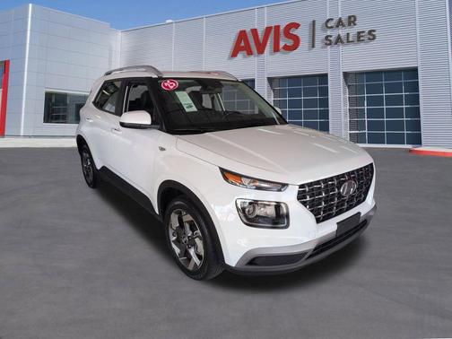 Lunar White 2025 Hyundai VENUE SEL