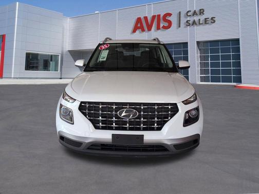 Lunar White 2025 Hyundai VENUE SEL
