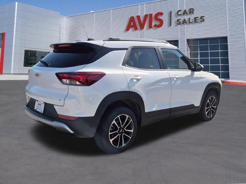 Summit White 2025 Chevrolet Trailblazer LT