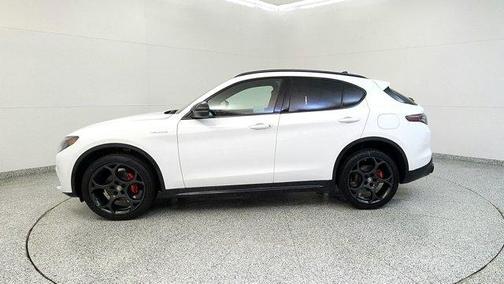 2025 Alfa Romeo Stelvio Base