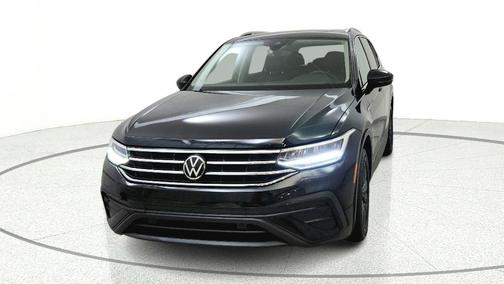 Deep Black Pearl Effect 2022 Volkswagen Tiguan 2.0T SE
