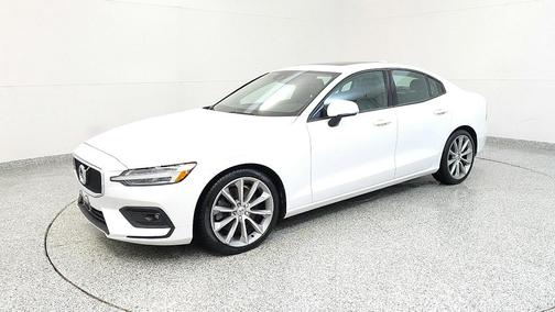 2021 Volvo S60 MOMENTUM