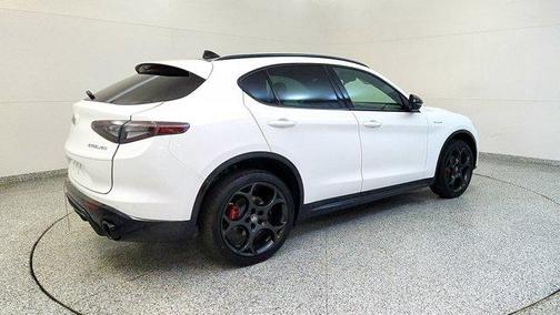 2025 Alfa Romeo Stelvio Base