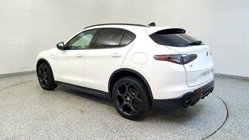 2025 Alfa Romeo Stelvio Base