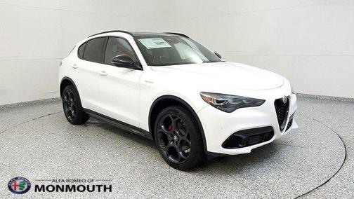 2025 Alfa Romeo Stelvio Base