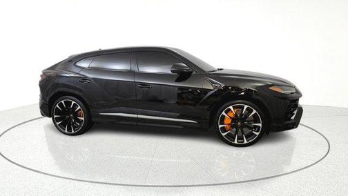 2022 Lamborghini Urus 