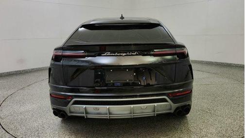 2022 Lamborghini Urus 