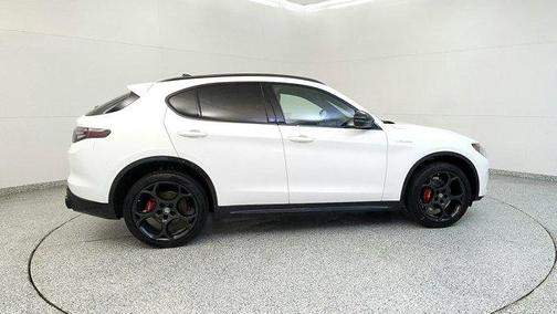 2025 Alfa Romeo Stelvio Base