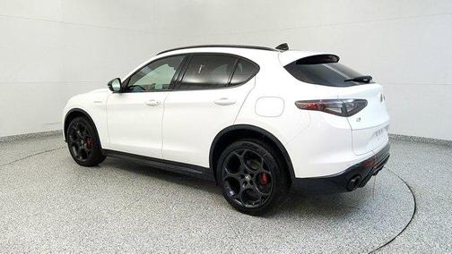 2025 Alfa Romeo Stelvio Base