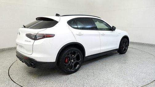 2025 Alfa Romeo Stelvio Base