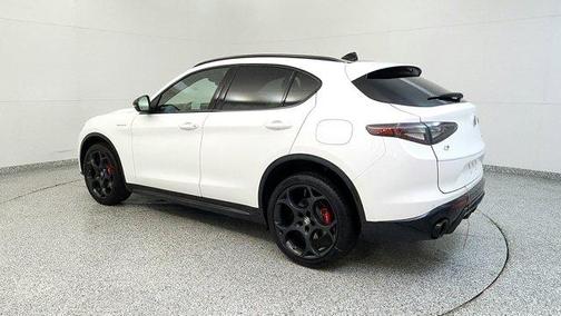 2025 Alfa Romeo Stelvio Base