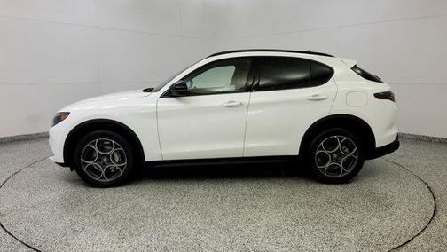 2025 Alfa Romeo Stelvio Base