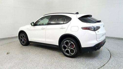 2025 Alfa Romeo Stelvio Base