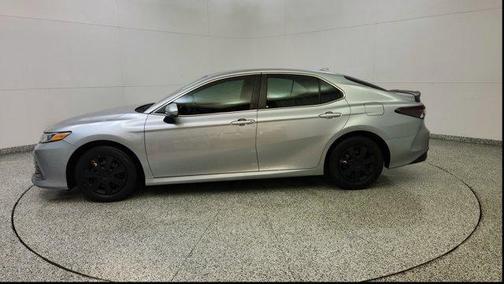 2022 Toyota Camry Hybrid LE