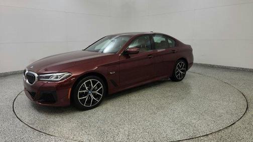 Aventurin Red Metallic 2023 BMW 530e 530e xDrive