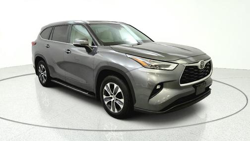 Gray 2023 Toyota Highlander XLE