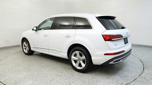 2022 Audi Q7 45 Premium Plus