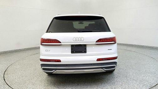 2022 Audi Q7 45 Premium Plus