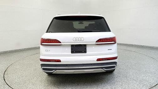 2022 Audi Q7 45 Premium Plus