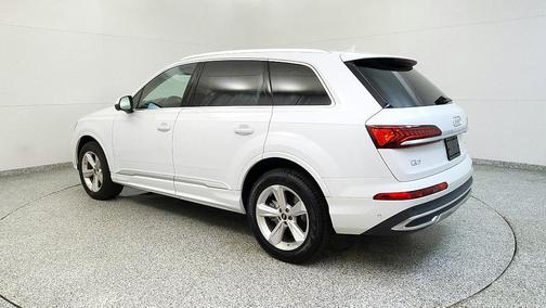 2022 Audi Q7 45 Premium Plus