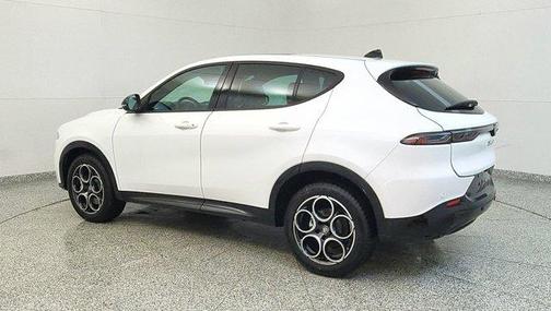 2025 Alfa Romeo Tonale Base