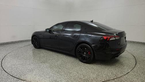 2022 Maserati Ghibli Modena Q4