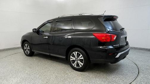 2017 Nissan Pathfinder SV