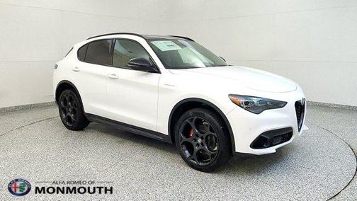 2025 Alfa Romeo Stelvio Base