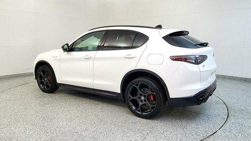 2025 Alfa Romeo Stelvio Base