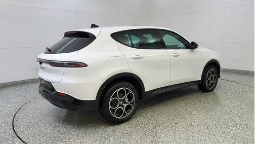 2025 Alfa Romeo Tonale Base