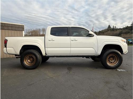 2019 Toyota Tacoma LIFTED