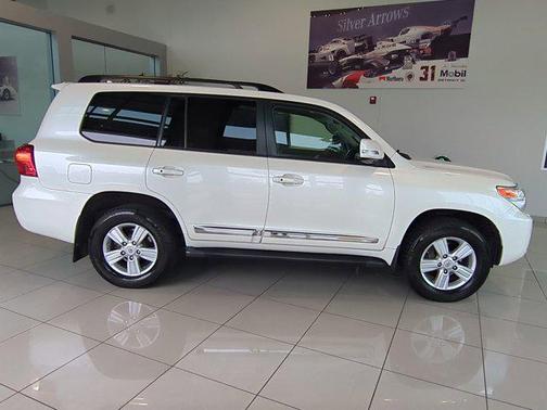 2015 Toyota Land Cruiser Base