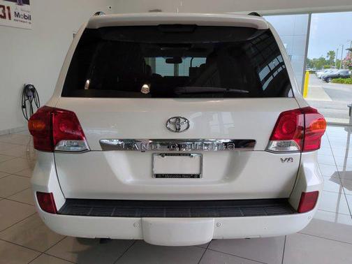 2015 Toyota Land Cruiser Base