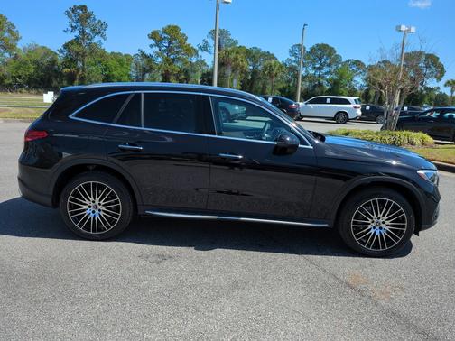 Obsidian Black Metallic 2026 Mercedes-Benz GLC 300 Base