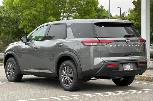 2025 Nissan Pathfinder S