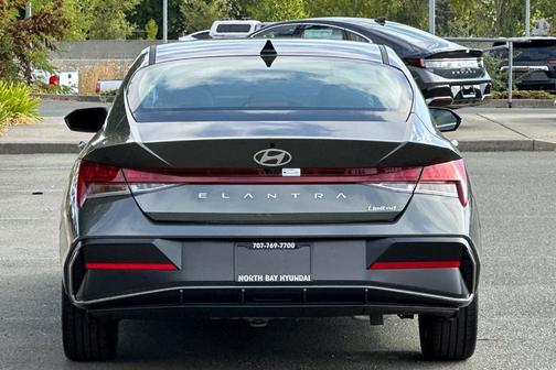2025 Hyundai ELANTRA Limited
