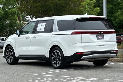 2024 Kia Carnival EX