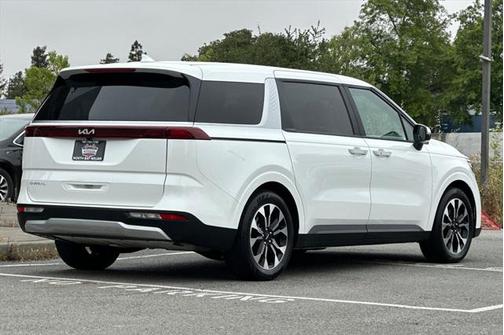 2024 Kia Carnival EX