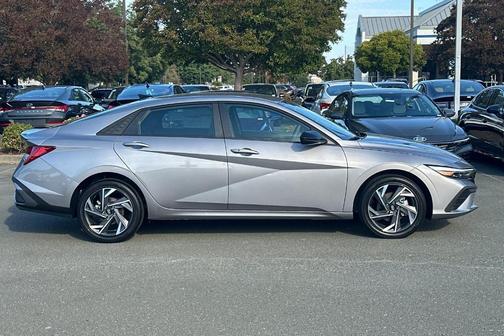 2025 Hyundai ELANTRA HEV SEL Sport