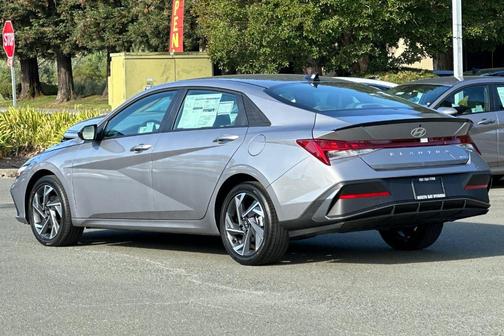 2025 Hyundai ELANTRA HEV SEL Sport