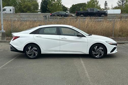 2025 Hyundai ELANTRA HEV SEL Sport