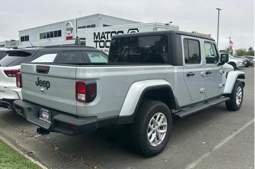 2023 Jeep Gladiator Sport