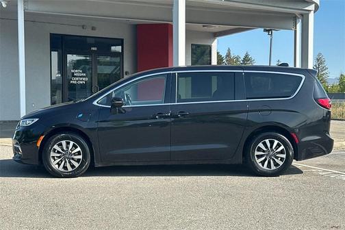 2023 Chrysler Pacifica Hybrid Touring L