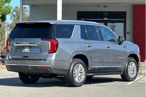 2022 GMC Yukon SLT