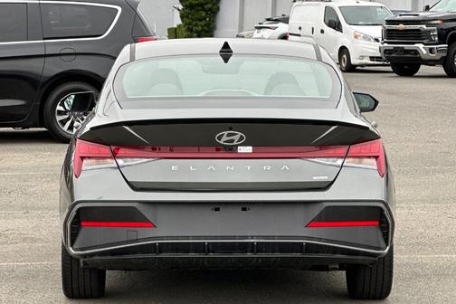 2025 Hyundai ELANTRA HEV SEL Sport