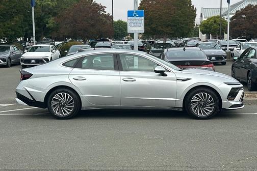 2025 Hyundai SONATA Hybrid SEL